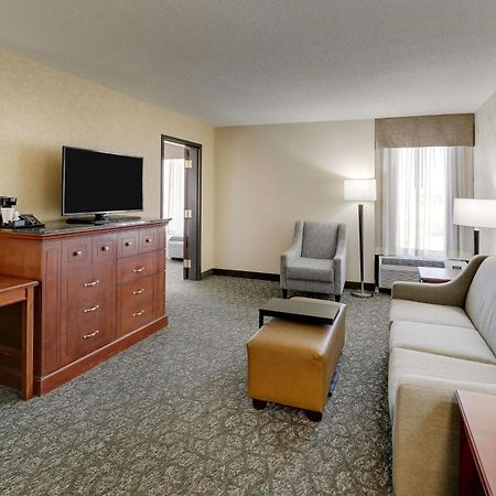 Drury Inn & Suites Marion Bagian luar foto