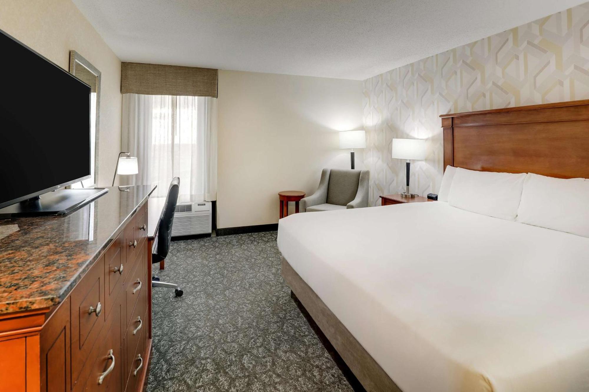 Drury Inn & Suites Marion Bagian luar foto