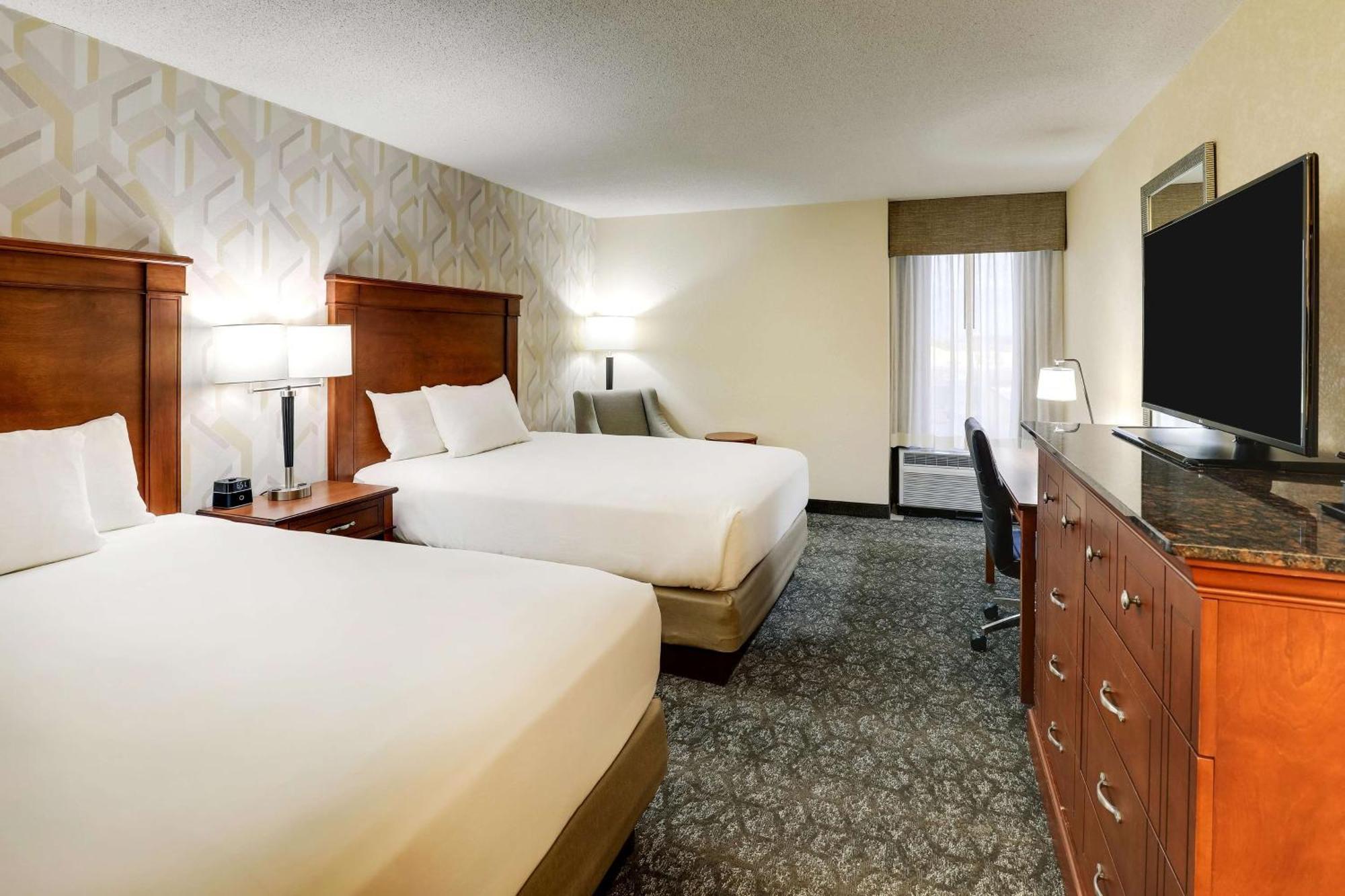 Drury Inn & Suites Marion Bagian luar foto