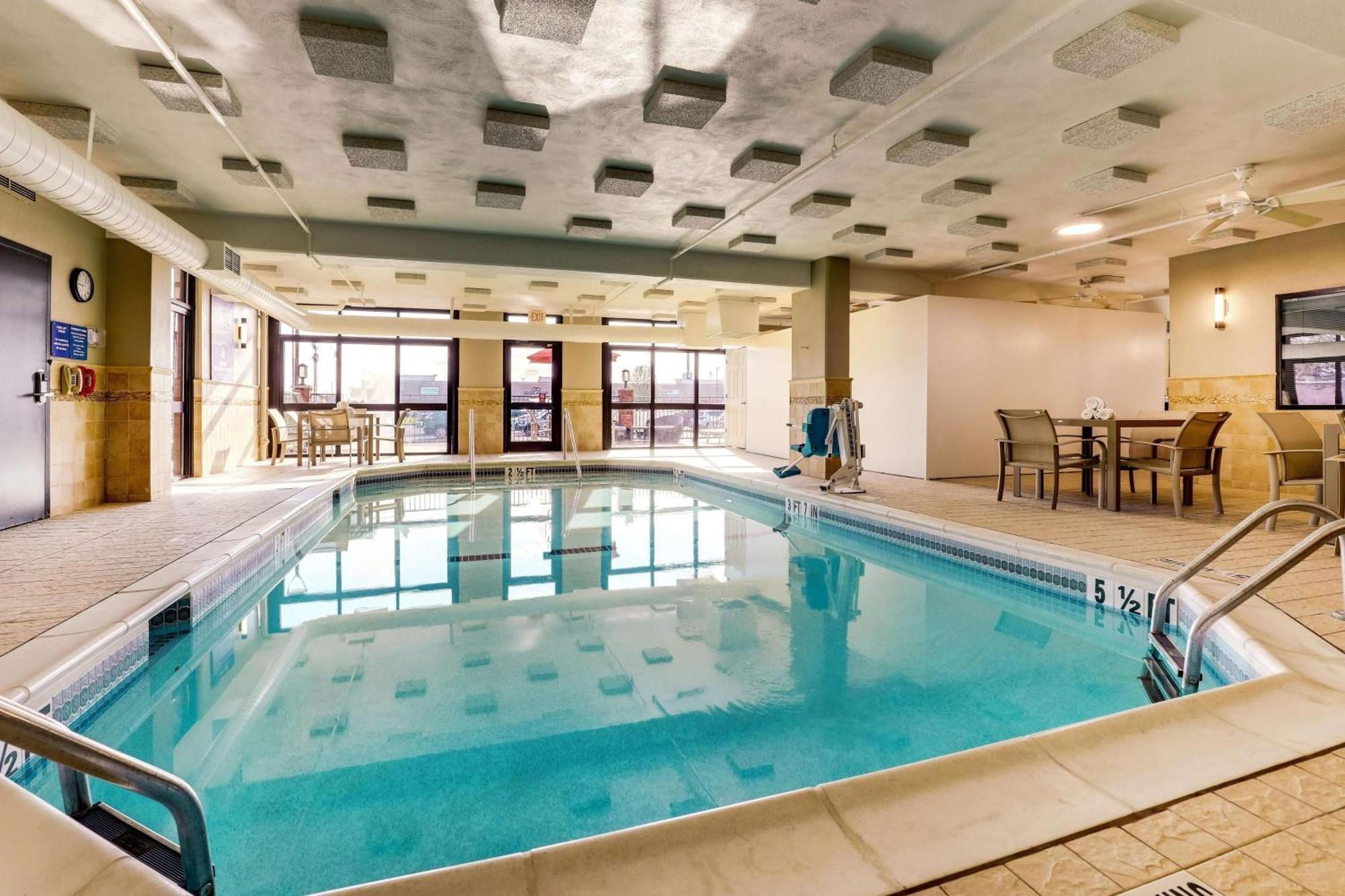 Drury Inn & Suites Marion Bagian luar foto