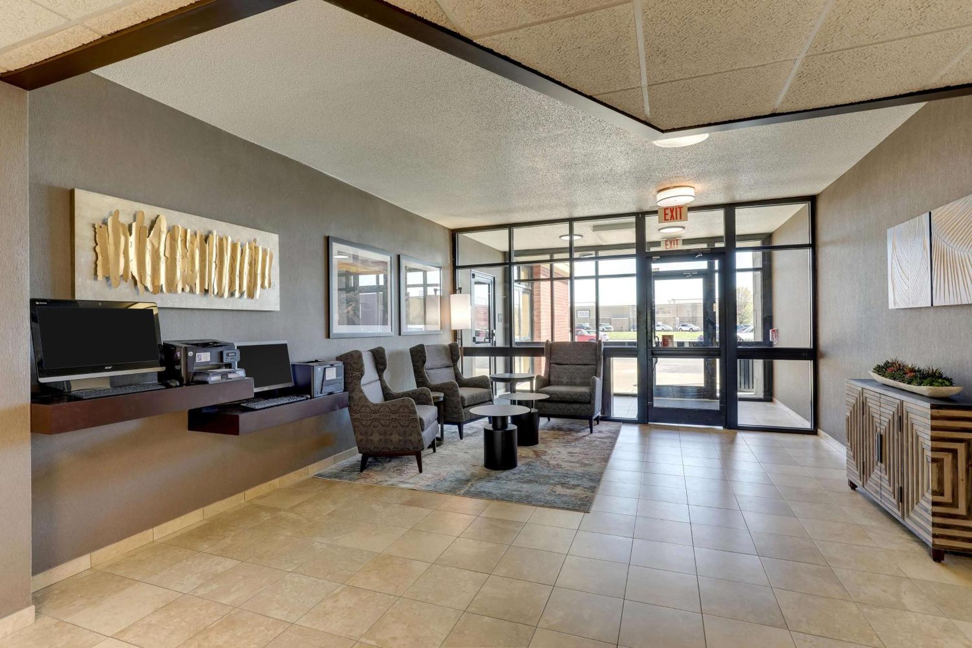 Drury Inn & Suites Marion Bagian luar foto
