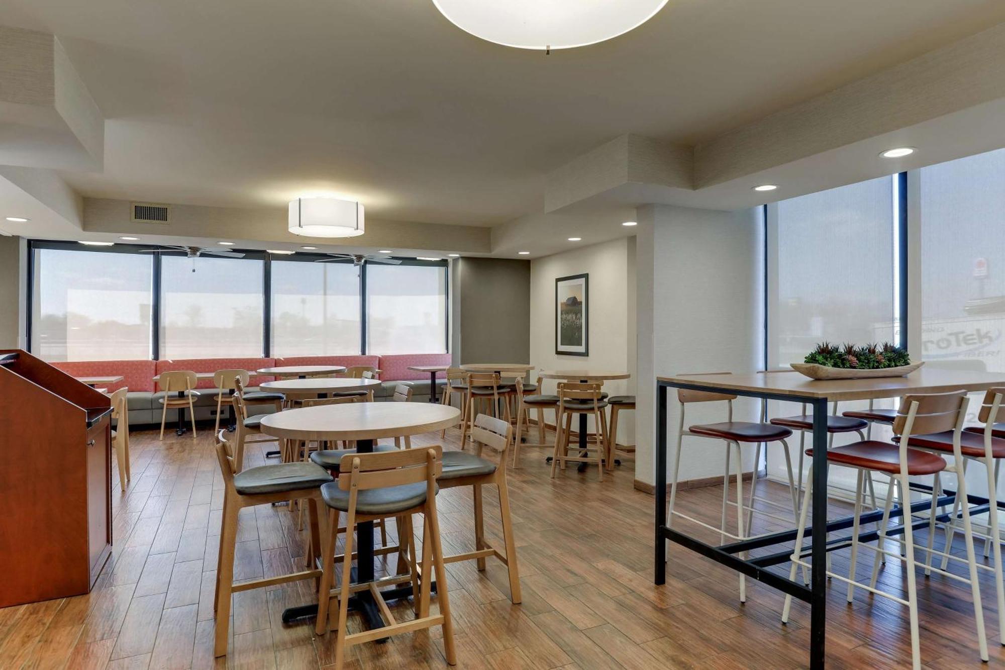 Drury Inn & Suites Marion Bagian luar foto