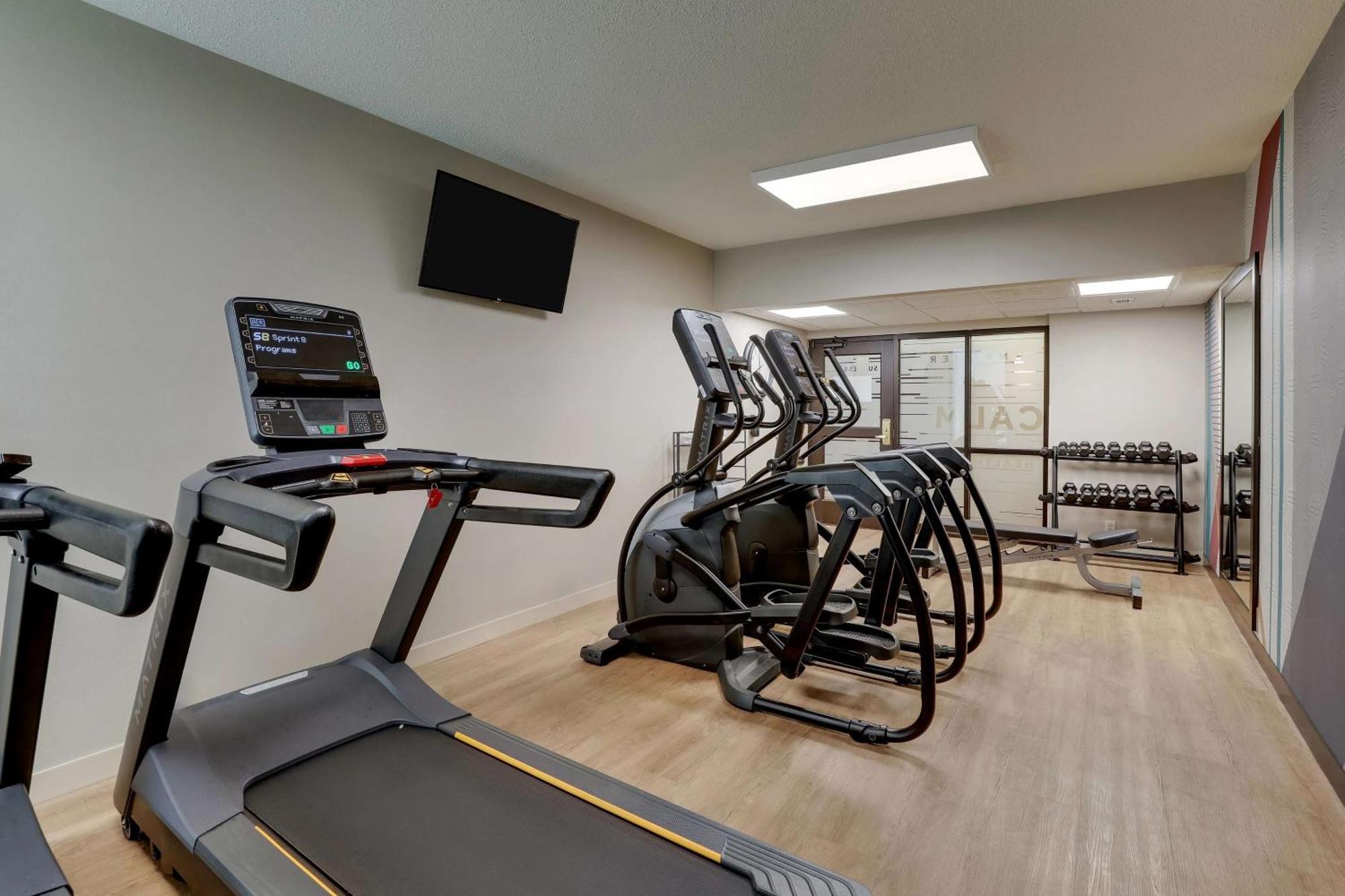 Drury Inn & Suites Marion Bagian luar foto