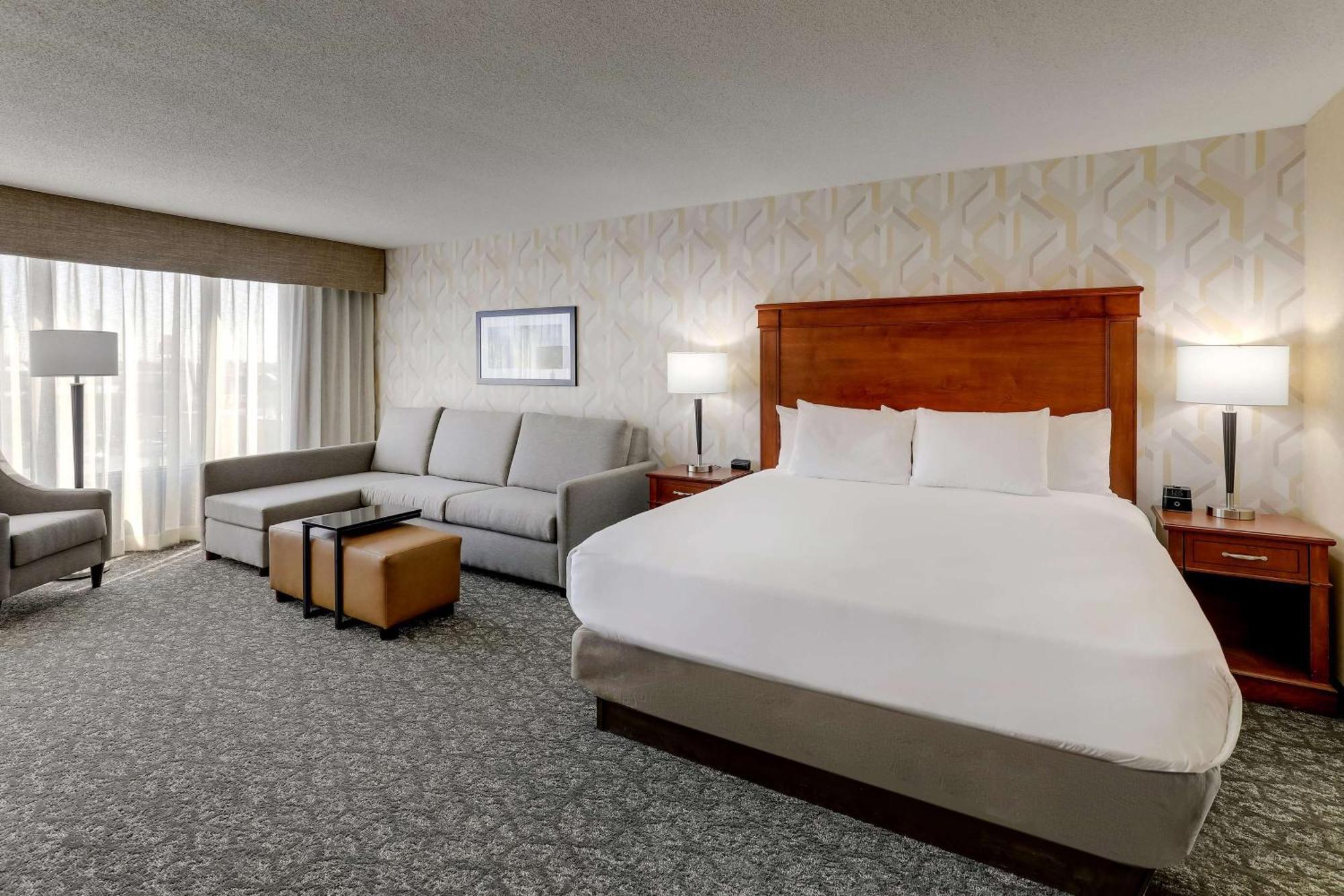 Drury Inn & Suites Marion Bagian luar foto