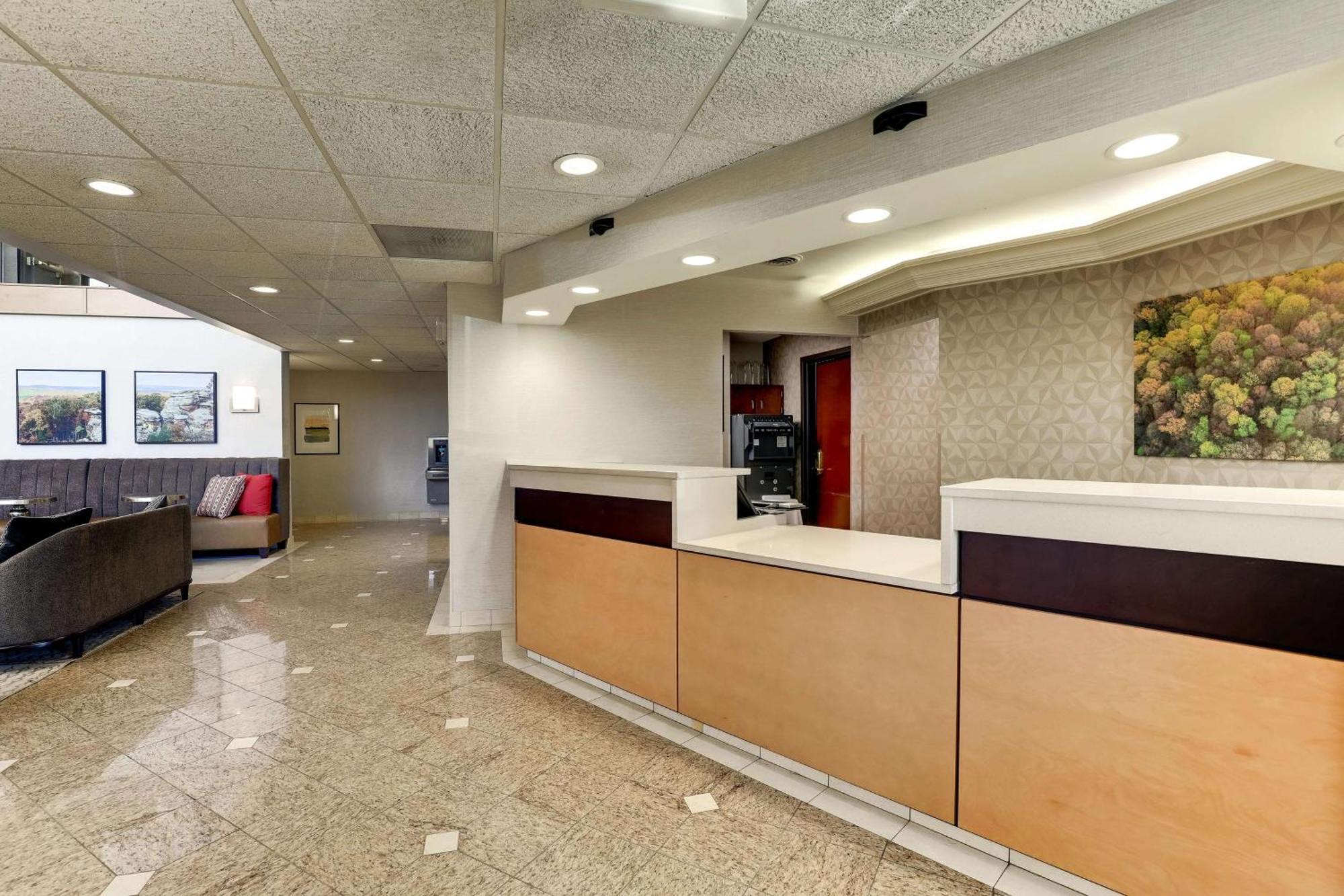 Drury Inn & Suites Marion Bagian luar foto
