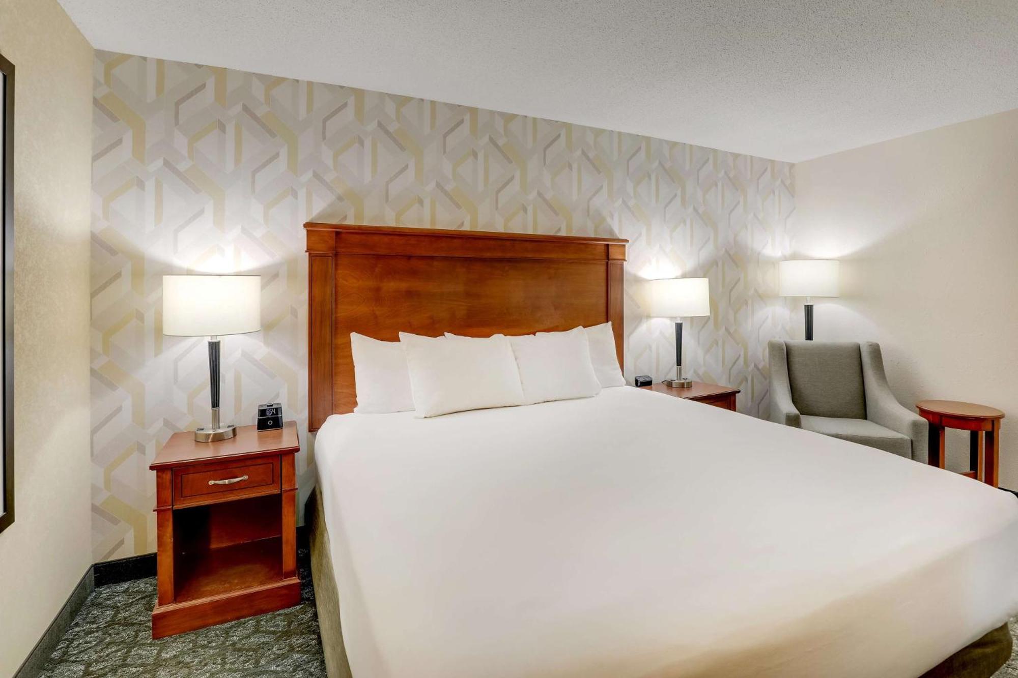 Drury Inn & Suites Marion Bagian luar foto
