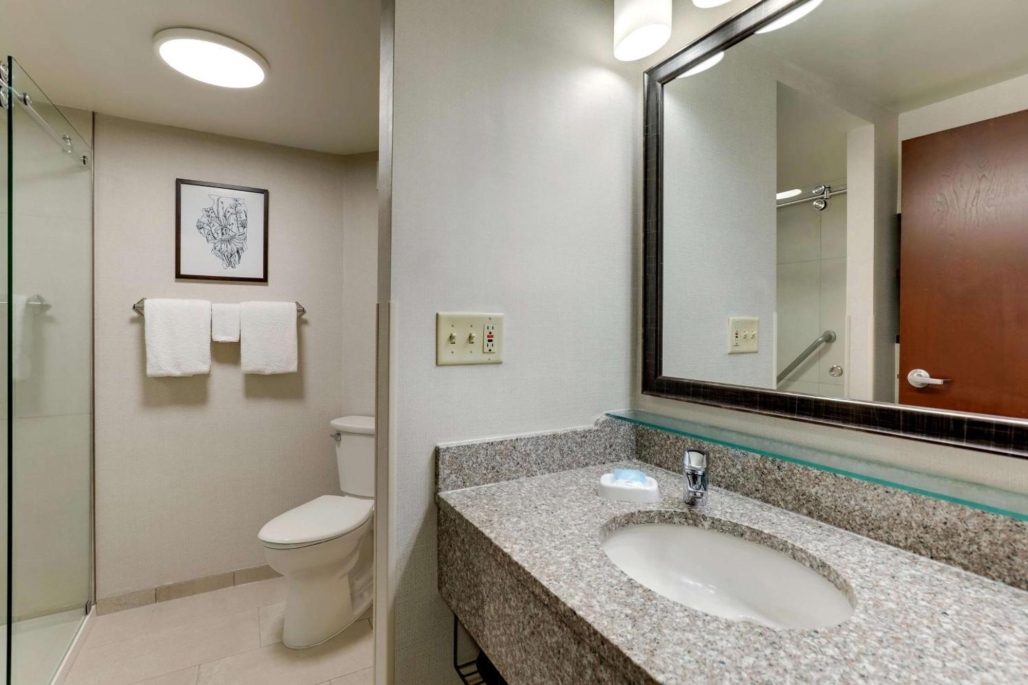 Drury Inn & Suites Marion Bagian luar foto