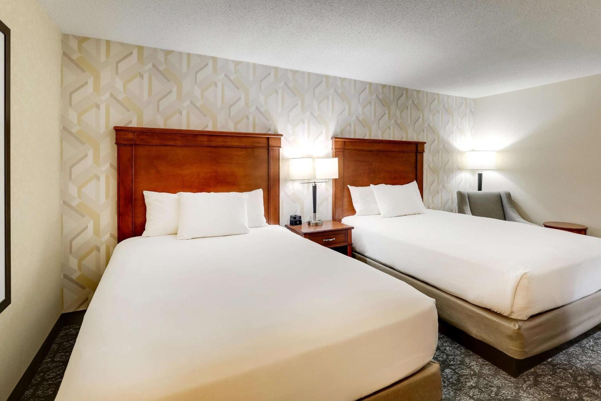 Drury Inn & Suites Marion Bagian luar foto