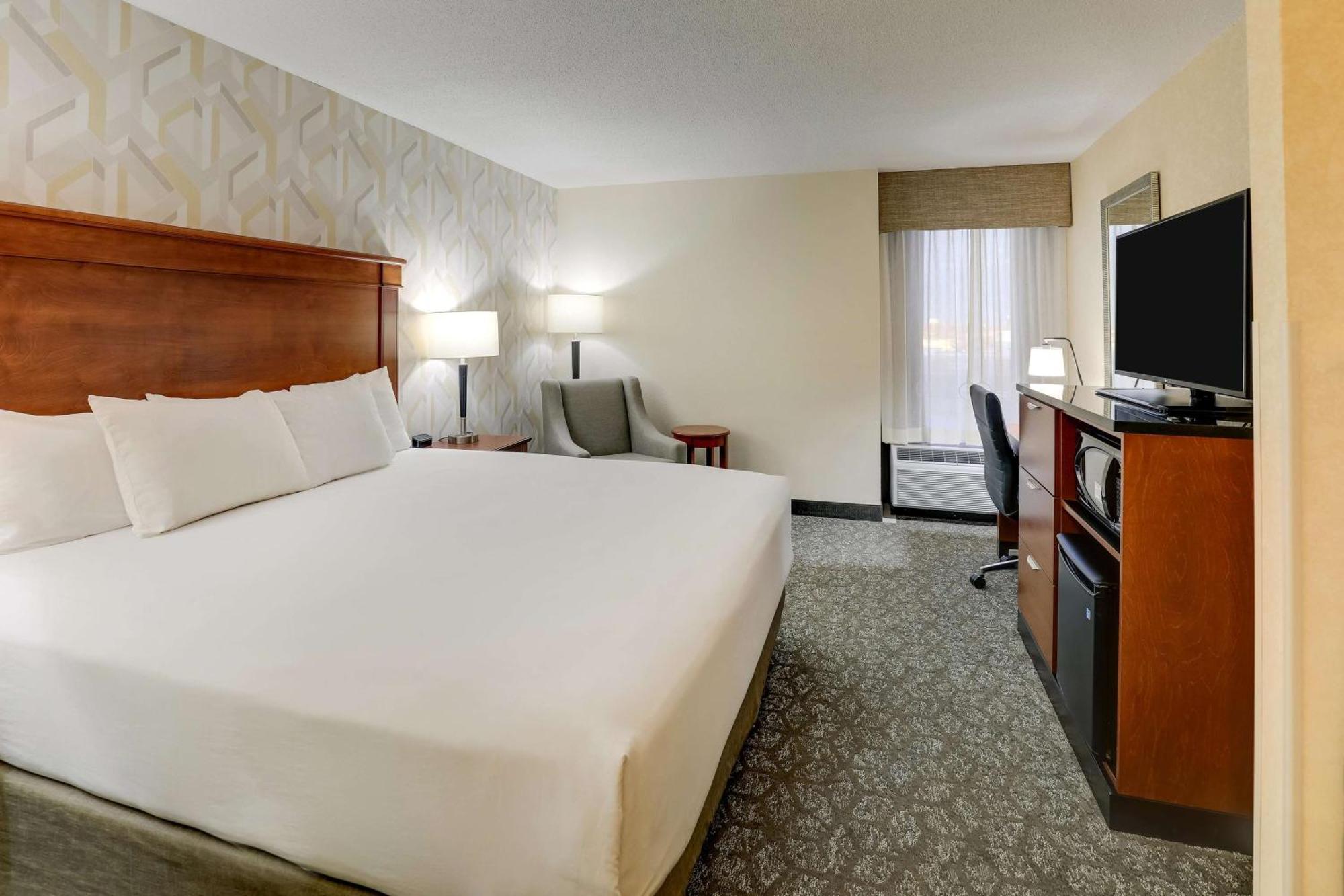 Drury Inn & Suites Marion Bagian luar foto