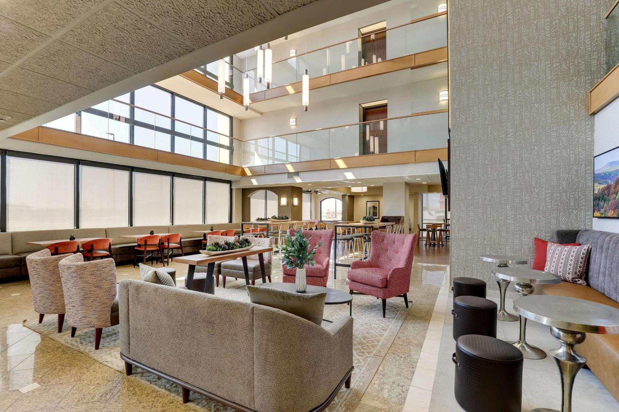 Drury Inn & Suites Marion Bagian luar foto