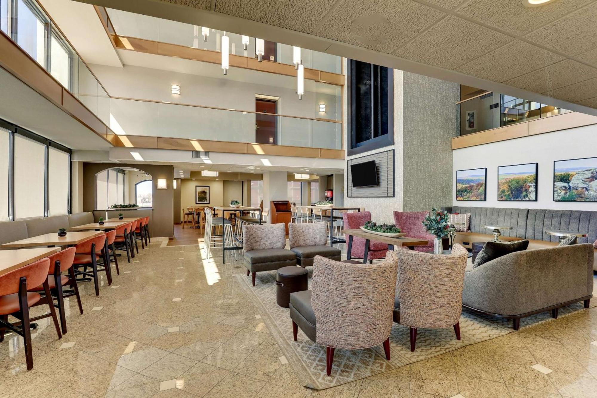 Drury Inn & Suites Marion Bagian luar foto