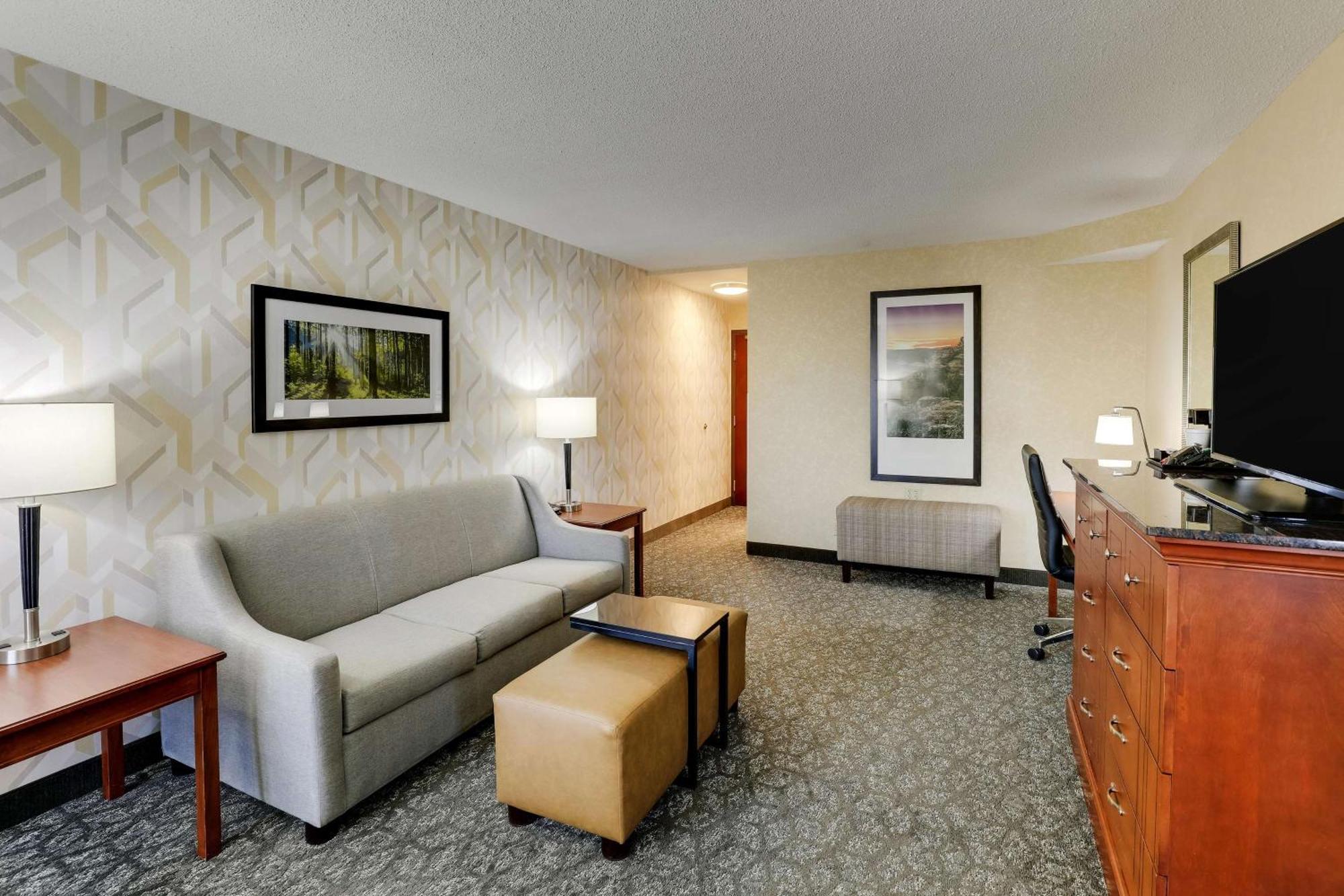 Drury Inn & Suites Marion Bagian luar foto