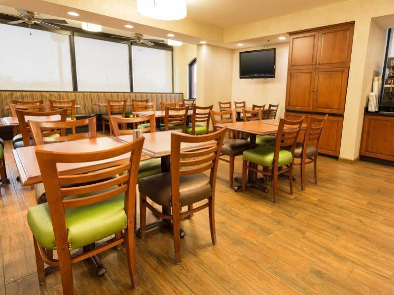 Drury Inn & Suites Marion Bagian luar foto
